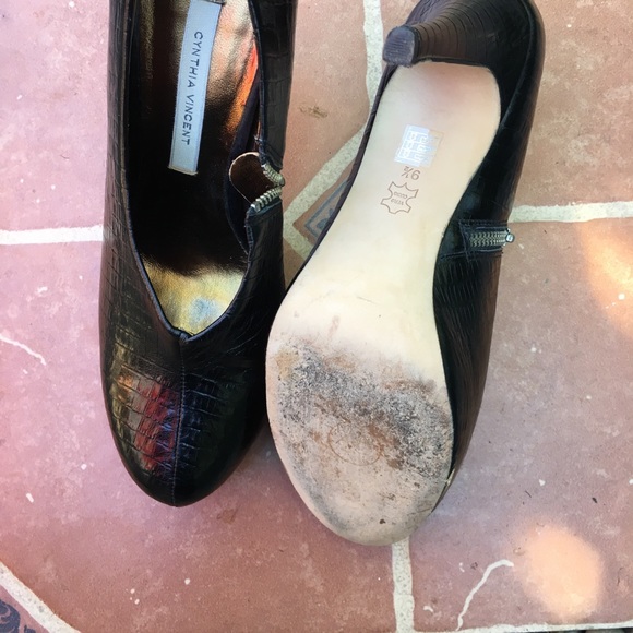 CYNTHIA VINCENT Like New Black Platform Booties - Picture 5 of 6